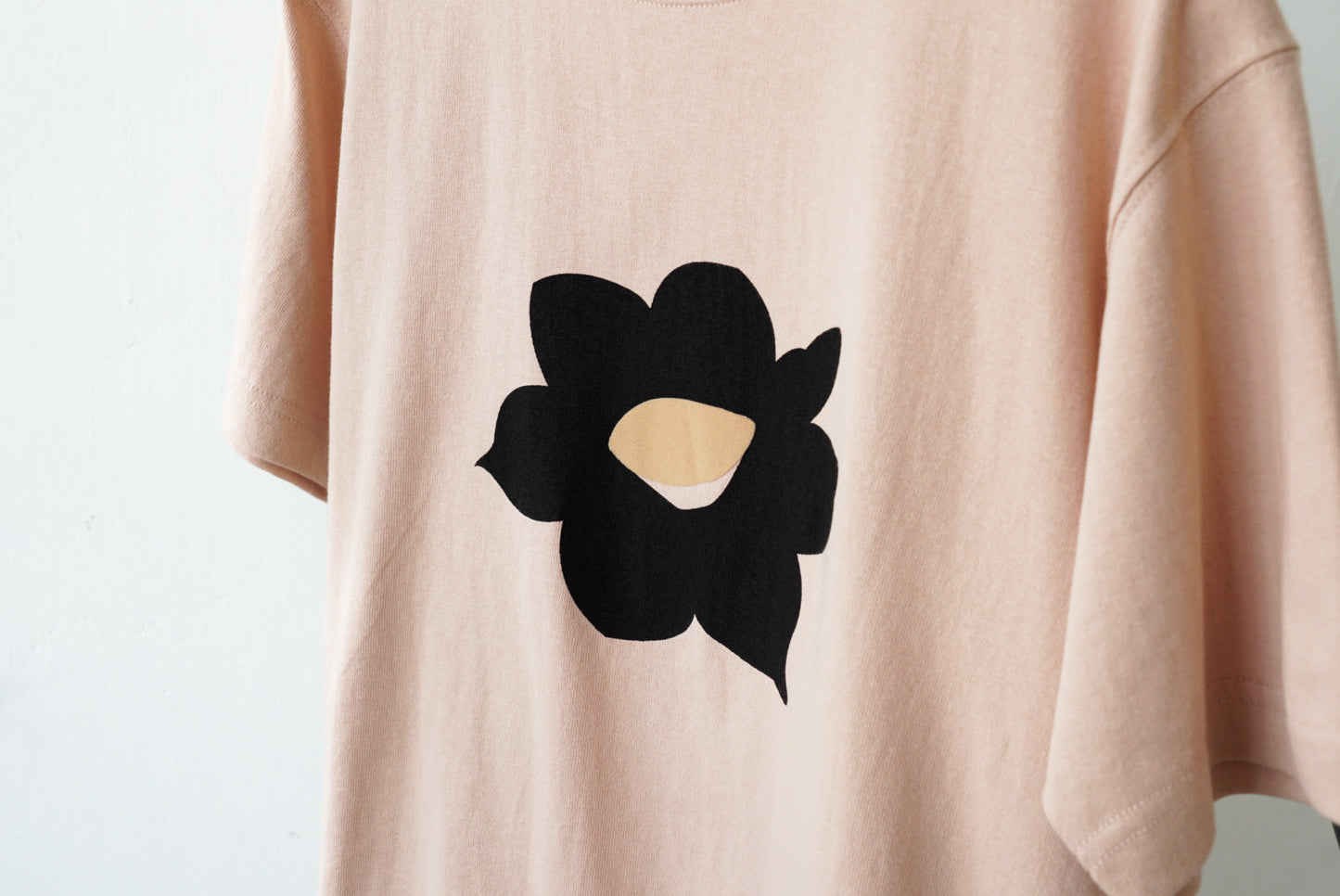 [Made to Order] GOC US Cotton seamless black daffodils pink T-shirt